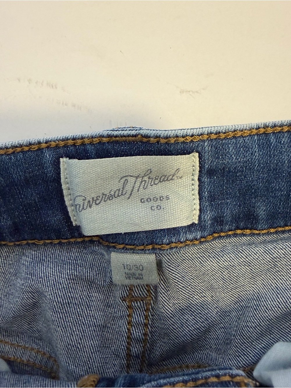 Lot of 3 Distressed Jean Shorts Universal Threads & Levi’s Size 30 - Picture 7 of 10